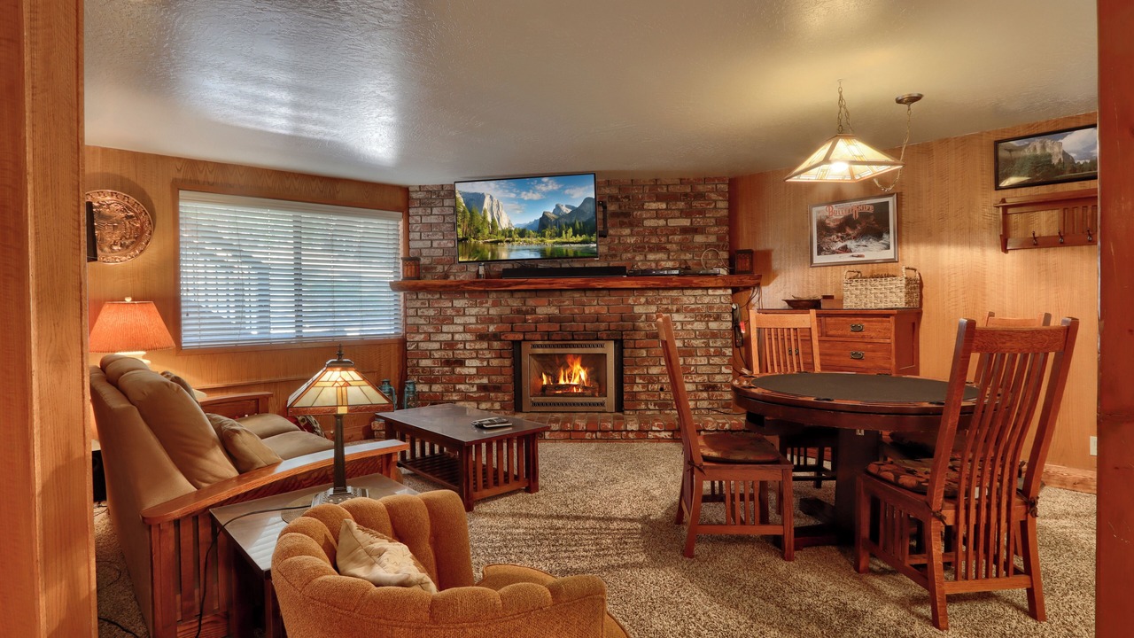 Photo of Livingroom in North Wawona