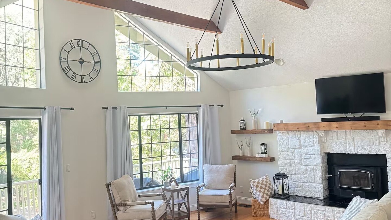 Photo of Livingroom in Blue Jay