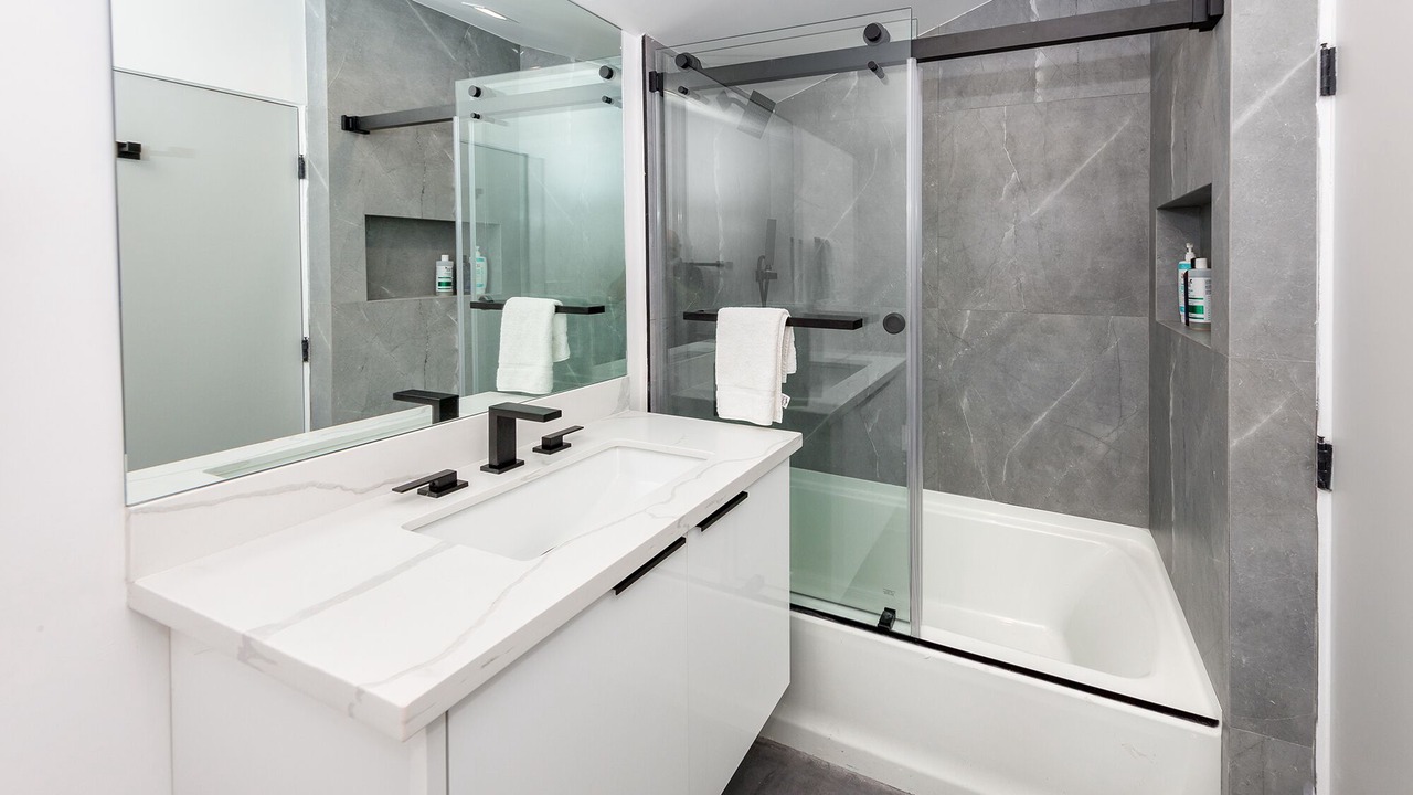 Photo of Bathroom in Carthay Circle