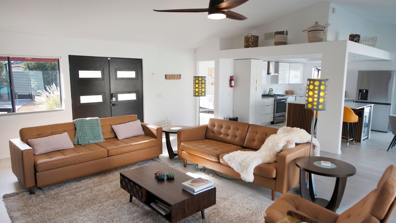 Photo of Livingroom in Racquet Club West