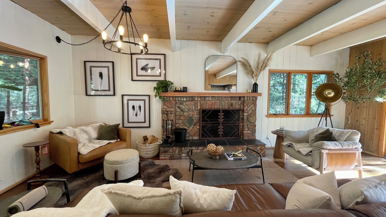 Photo of Livingroom in Lake Arrowhead