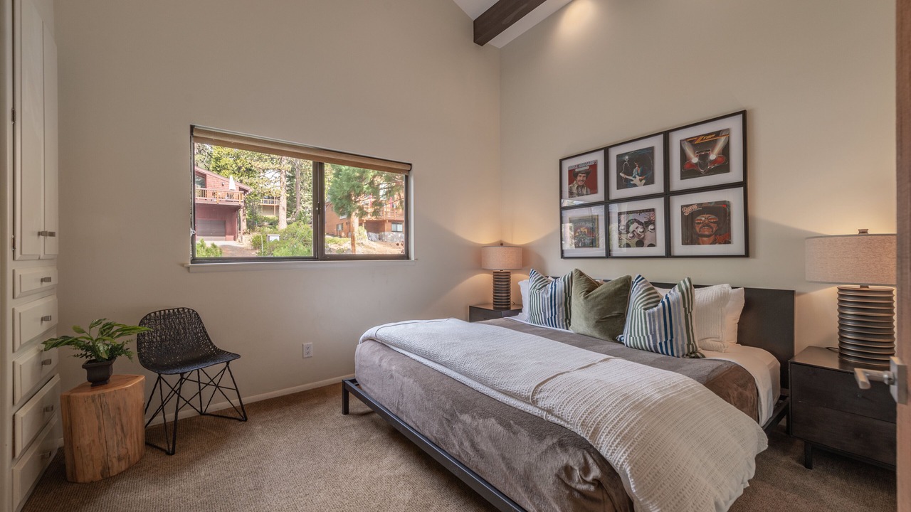 Photo of Bedroom in Lake Forest