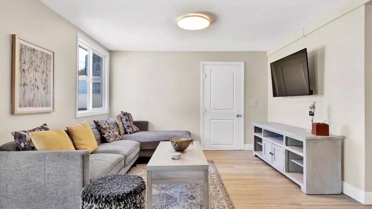 Photo of Livingroom in Reseda