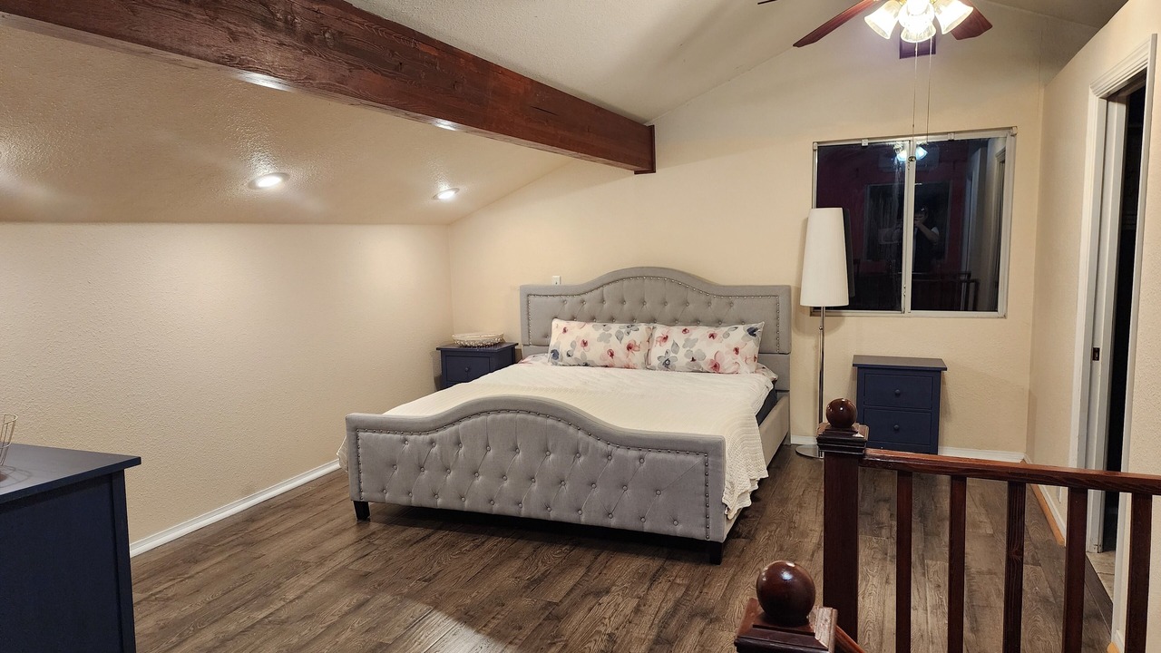 Photo of Bedroom in Twin Peaks