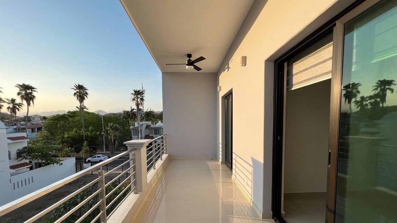 Photo of Outdoor in L