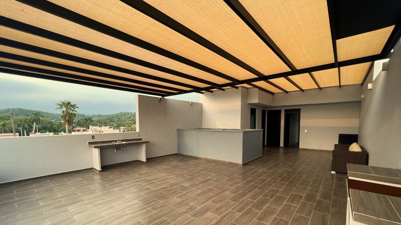 Photo of Patio Balcony in L