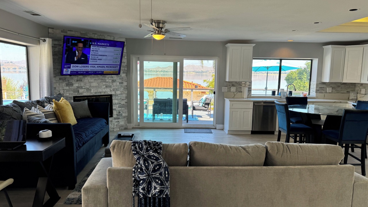 Photo of Livingroom in Lakeland Village