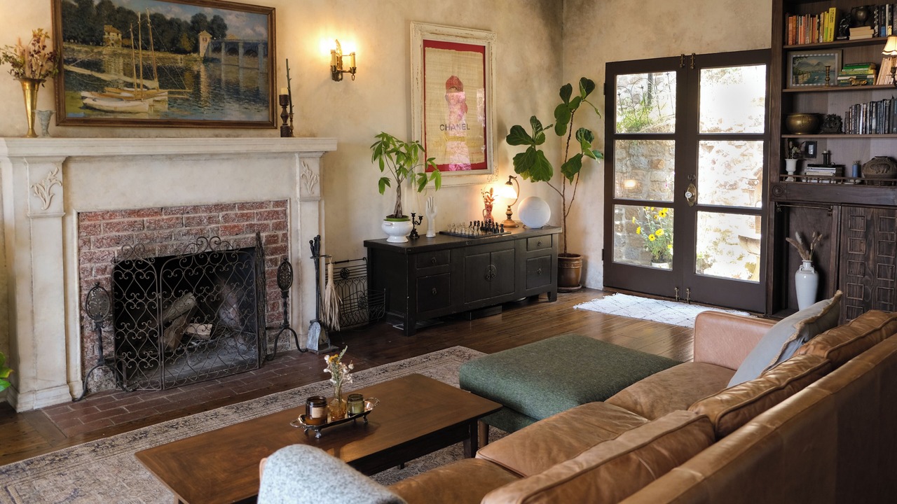 Photo of Livingroom in Beachwood Canyon