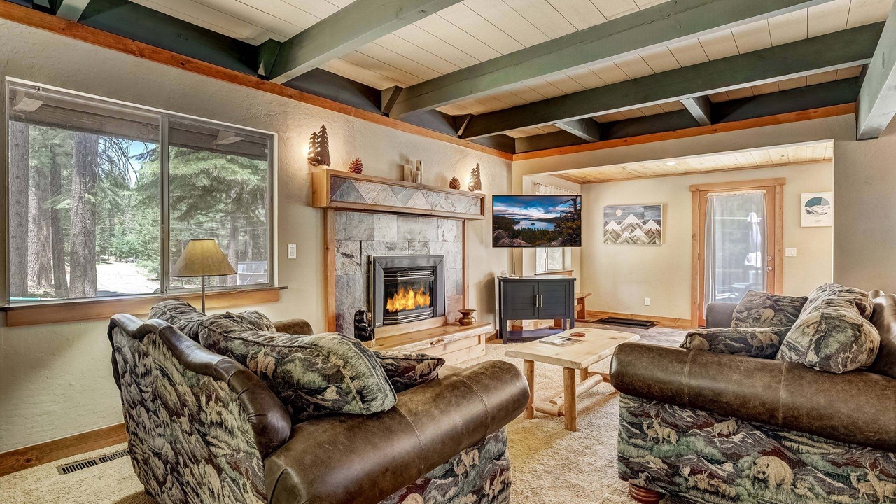 Photo of Livingroom in North Upper Truckee