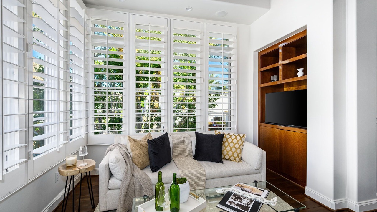 Photo of Livingroom in Historic Tennis Club