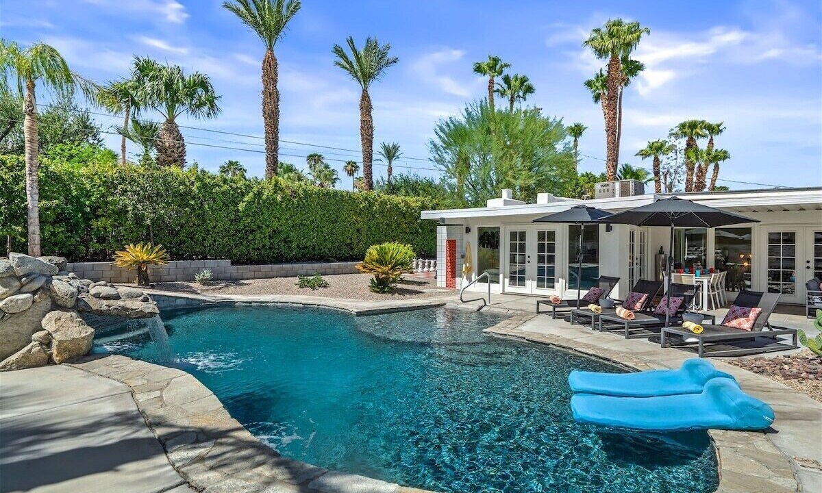 Photo of Outdoor in Racquet Club Estates