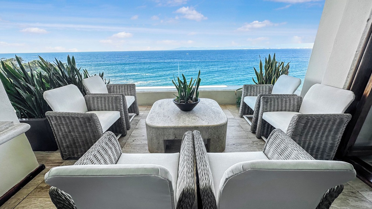 Photo of Patio Balcony in South Shore Hotel Area