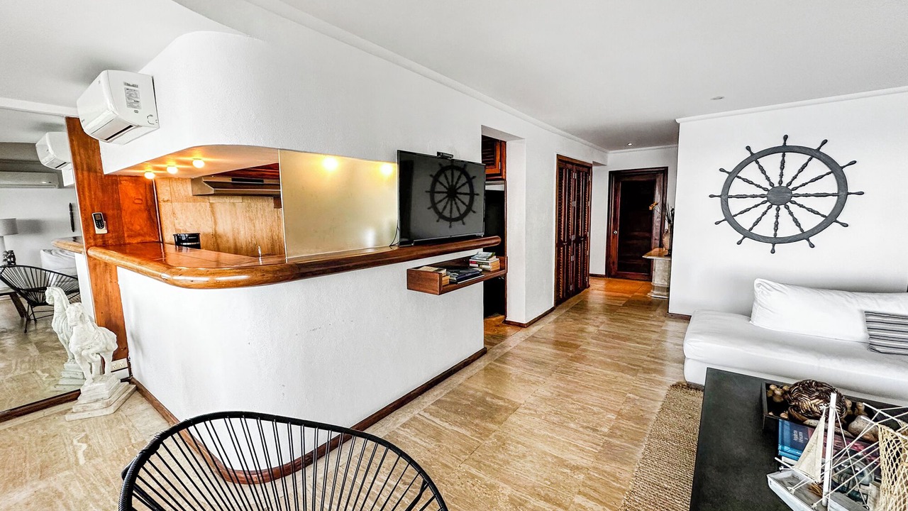 Photo of Livingroom in South Shore Hotel Area