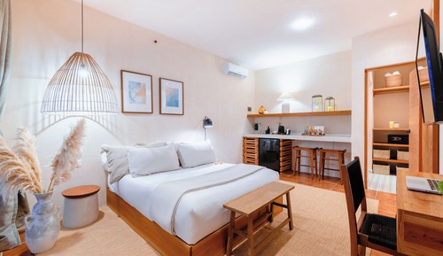 Deluxe Room, 1 Queen Bed, Balcony