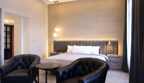 Senior Suite, 1 Bedroom, Bathtub