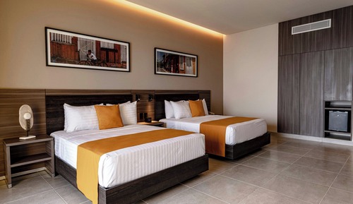 Room, 2 Queen Beds, Mountain View