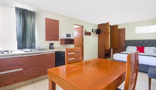 Standard Suite, 1 Queen Bed