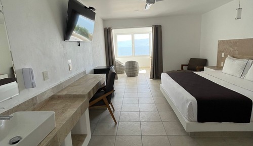 Romantic Room, Lake View