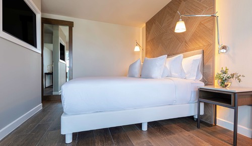 Junior Suite (Extra Bed 3 Adults + 1 Child)