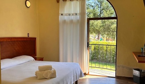 Comfort Room, Garden View