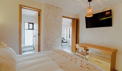 Deluxe Room, Bathtub