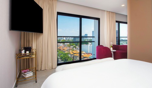 Deluxe Suite, City View