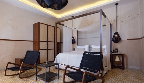 Junior Suite with Bathtub