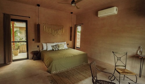 Junior Room, Pool View