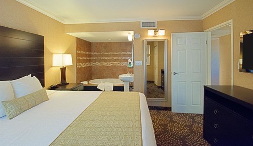 Suite, 1 King Bed, Non Smoking, Kitchenette