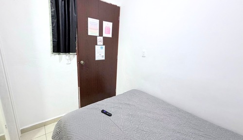 Economy Room, 1 Queen Bed