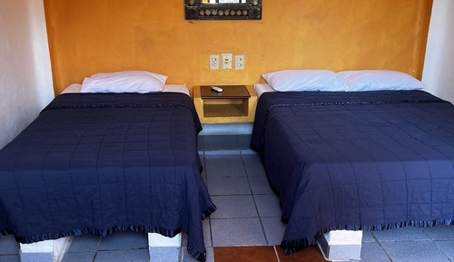 Room (6)