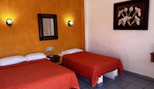 Room (5)