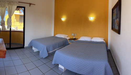 Room (7)