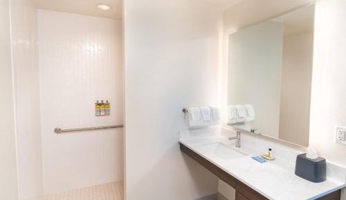 One-Bedroom with Two Queen Beds and Hearing Accessible Roll In Shower - Non-Smoking