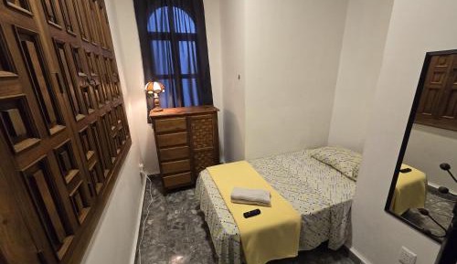 Single Room with Shared Bathroom