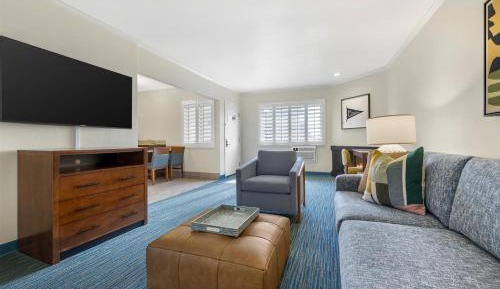 One-Bedroom King Suite with Sofa bed and Kitchen - Non-Smoking
