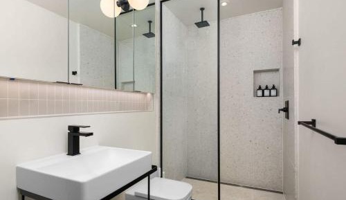 Deluxe Queen Studio Apartment - Non-Smoking