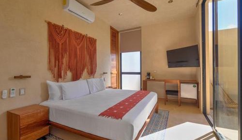Deluxe Queen Room
