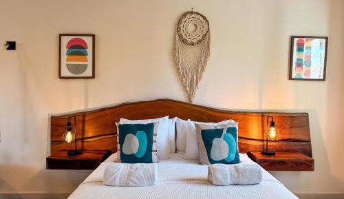 Deluxe Queen Suite