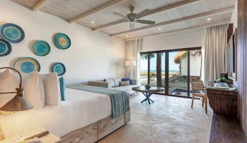 Deluxe Junior Suite Swim Out 