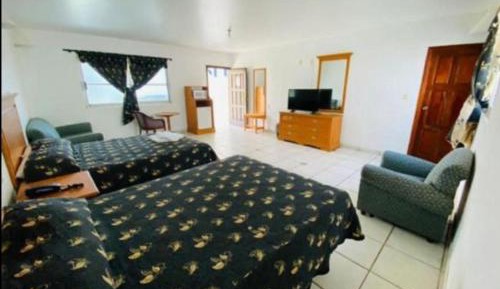 Deluxe Room (2 Adults + 1 Child)
