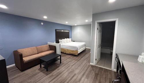 King Studio with Sofa Bed - Non-Smoking