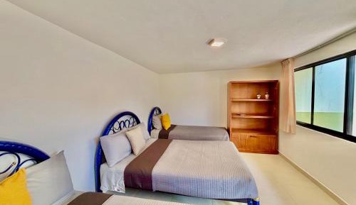 Basic Triple Room with Shared Bathroom