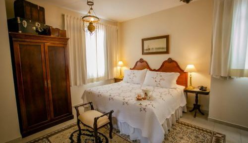 Deluxe King Suite