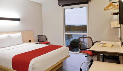 Deluxe Queen Room