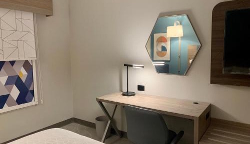 Standard King Room - Communications Accessible
