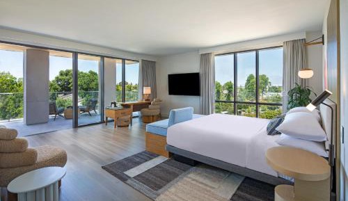 Deluxe King Guest Room