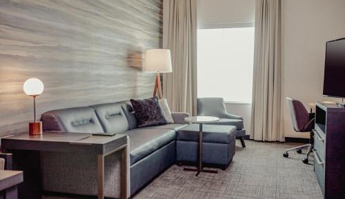 One-Bedroom Queen Suite with Sofa Bed - Hearing Accessible