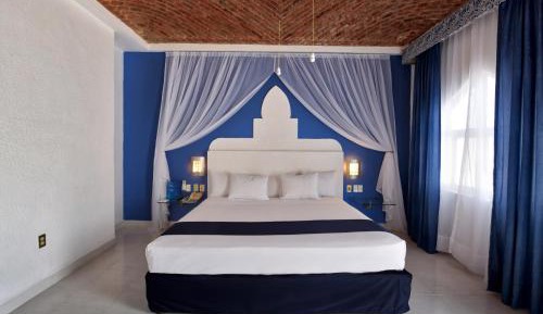 Honeymoon Suite