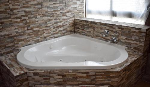 Deluxe Suite with Spa Bath with A/C
